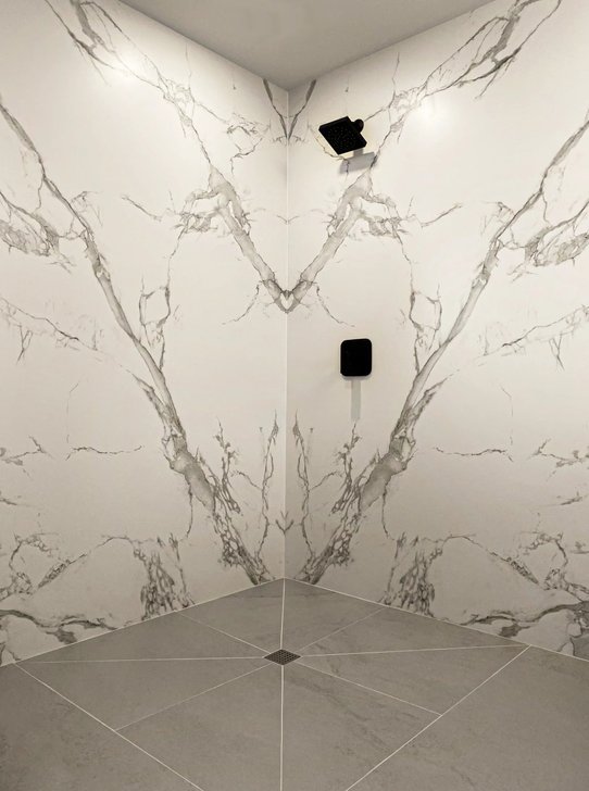 White quartz kitchen countertops over oak cabinets